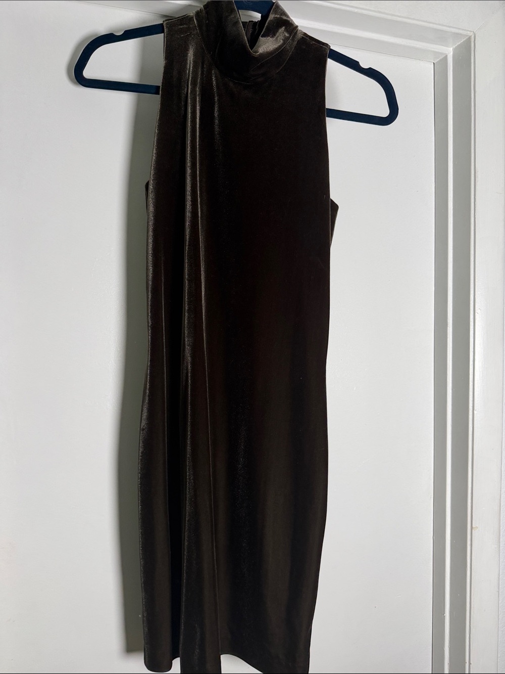 Sleeveless Mock Neck Velvet Midi Dress in Dark Brown